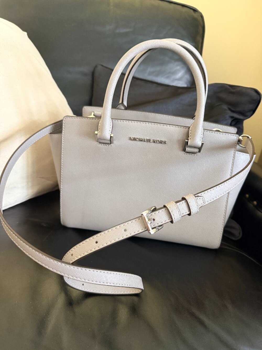 Previously Loved Michael Kors Selma Medium Top Zip Satchel in Pearl Grey
